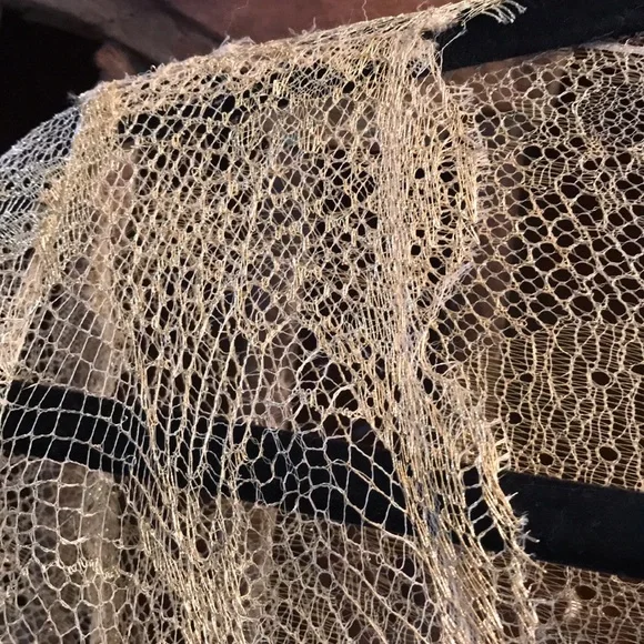 Gorgeous Vintage Tom and Linda Platt Metallic Gold Lace Gown for Saks Fifth Ave - Picture 4 of 16